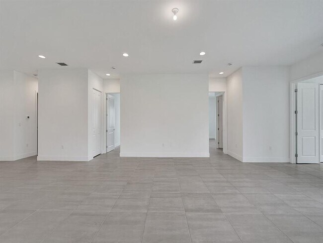 Building Photo - 5736 SW 104th Terrace