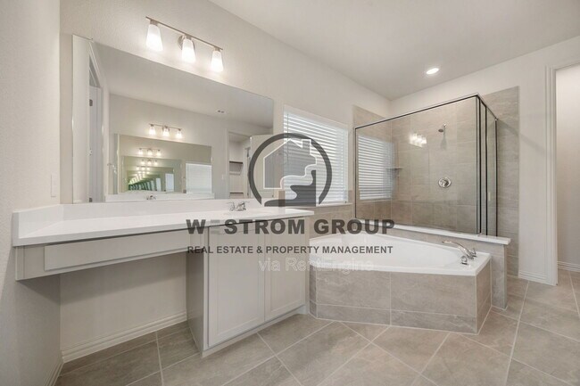 Building Photo - 912 Alberta Spruce Rd