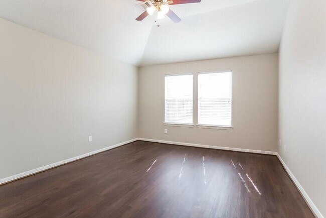 Building Photo - 9808 Woodhollow Dr