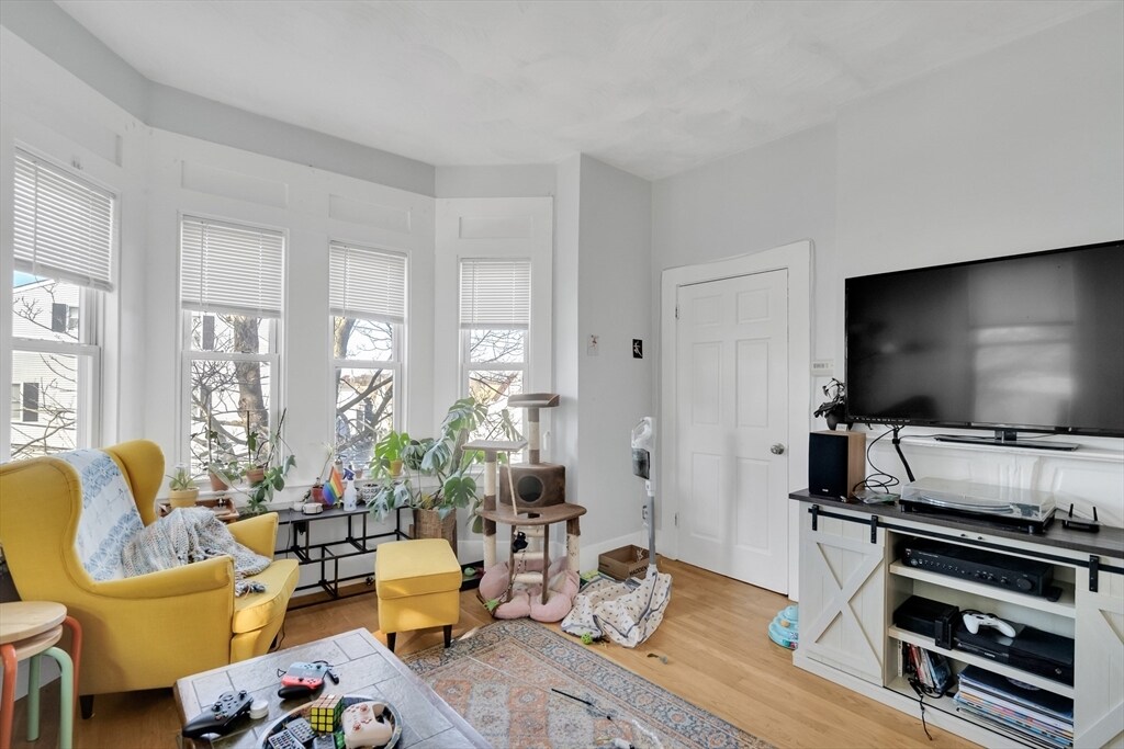 *Pictures are representative samples of the advertised unit. In some cases, the actual units you to - 26 Union St