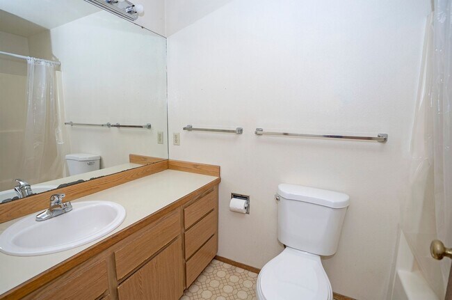 Building Photo - Spacious 3 Bedroom Home in Bremerton!