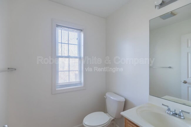 Building Photo - 10 Winthrop Dr