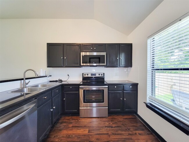 Building Photo - 1904 Davis St