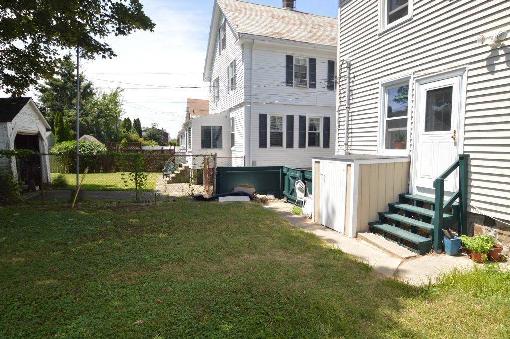 Building Photo - 19 Dixon St