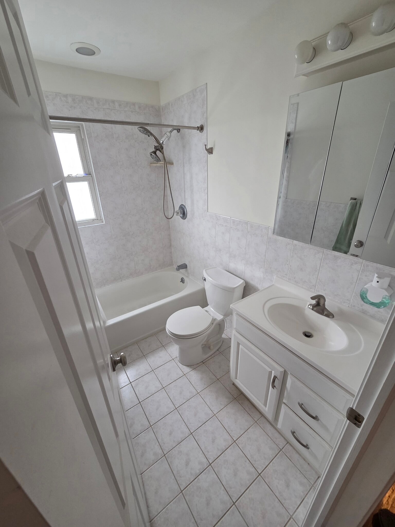 Building Photo - 223 Ray St