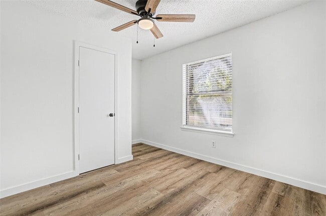 Building Photo - 1403 Greenfield Dr