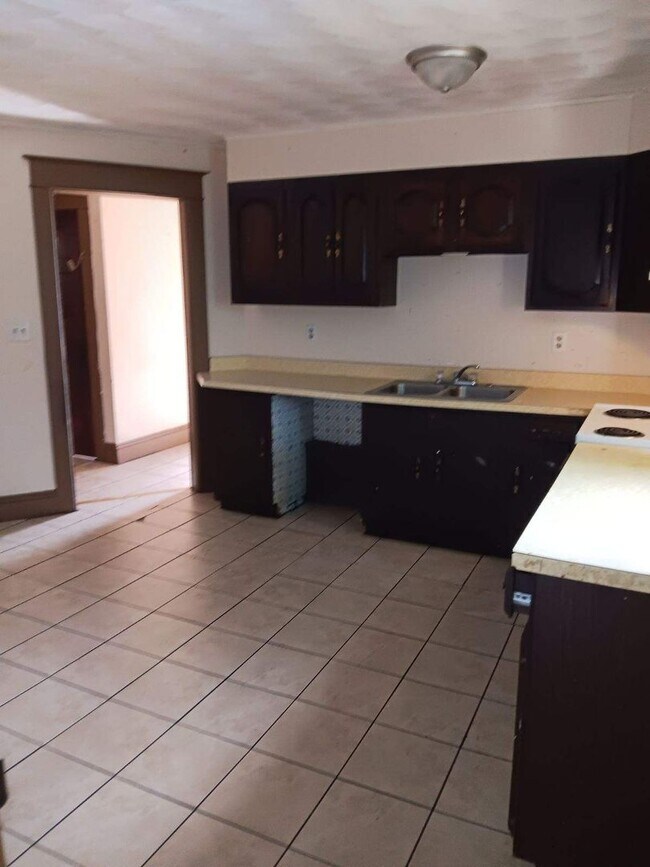 Building Photo - 429 Turin St