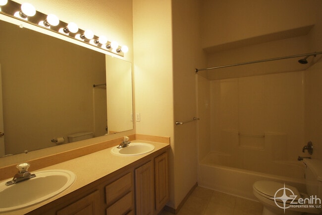 Building Photo - 17019 SE 3rd St