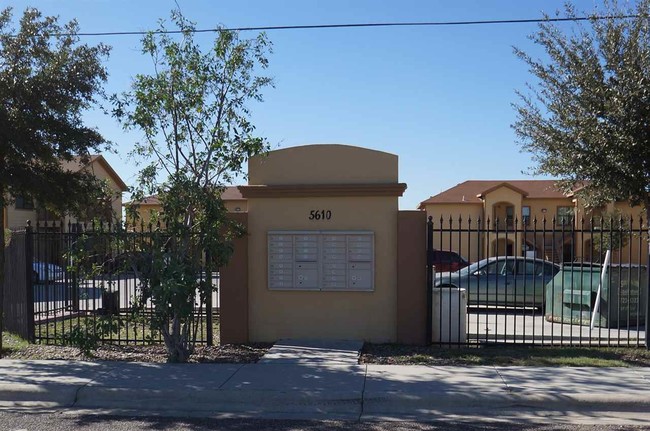 Building Photo - 5610 Doc Sigi Perez Loop