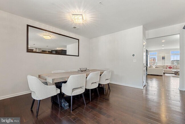 Building Photo - 43131 Wealdstone Terrace