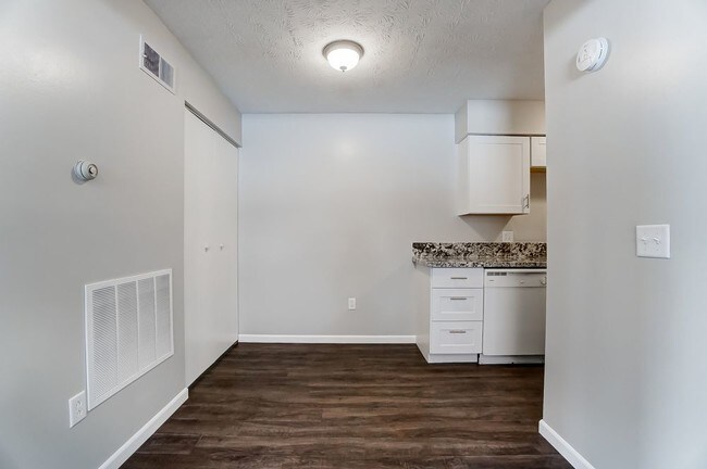 Building Photo - 722-F Collins Avenue