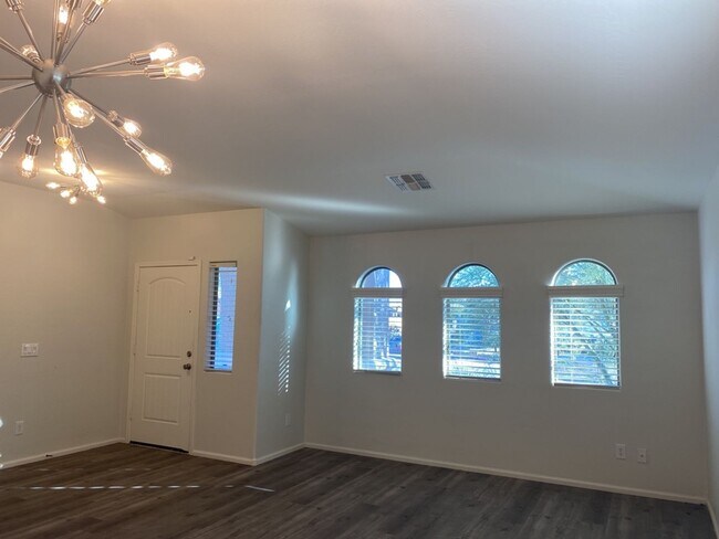 Building Photo - Spacious 3-Bedroom + Den Home in San Tan V...