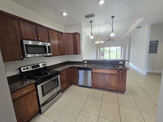 Building Photo - 1033 Coronado Ct