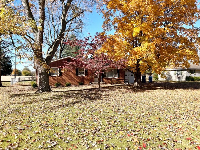 Building Photo - Newly renovated 3-Bedroom North Side Home ...