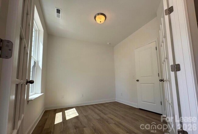 Building Photo - 5009 Layman Dr