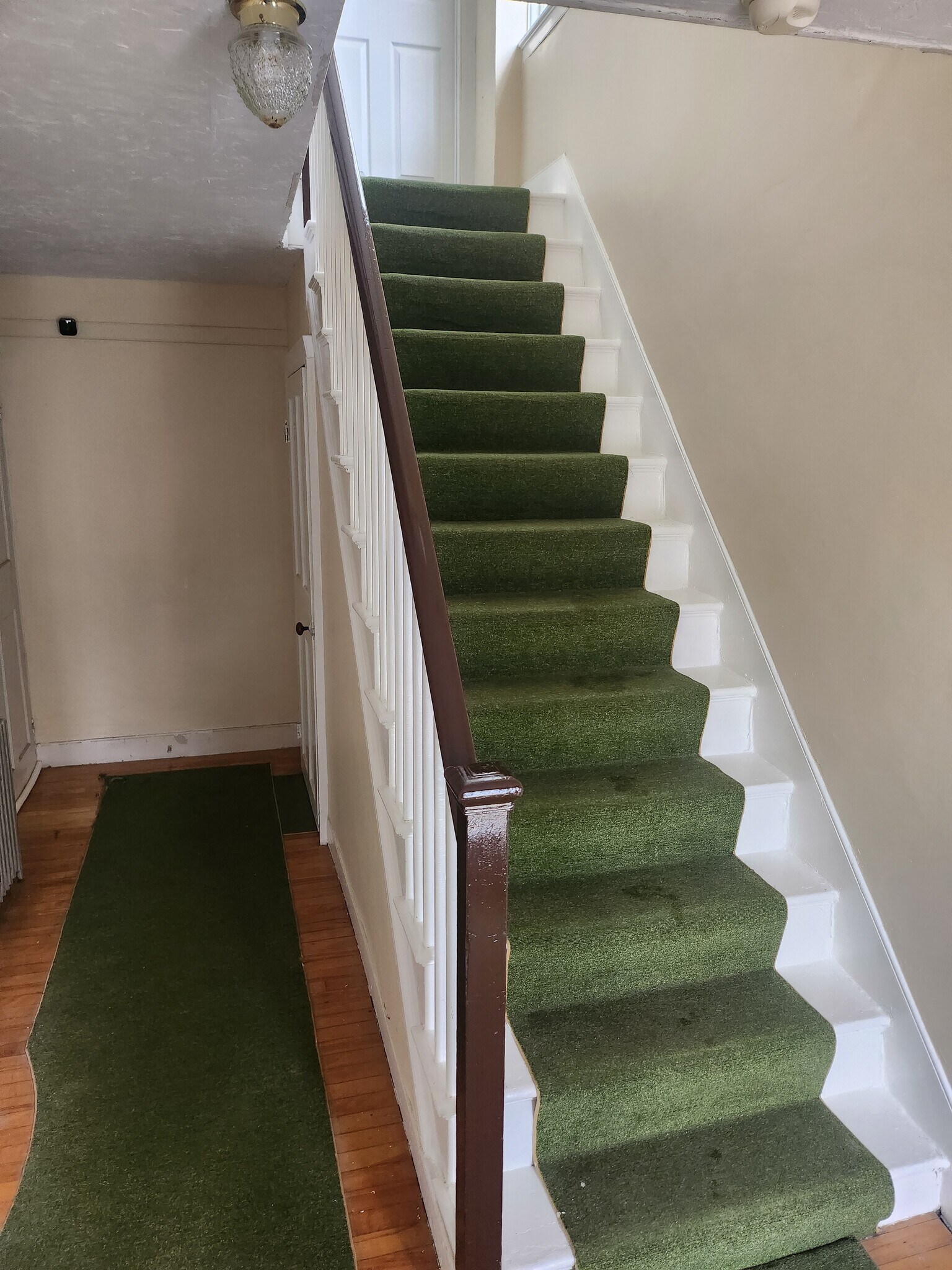 Building Photo - 27 Walnut St