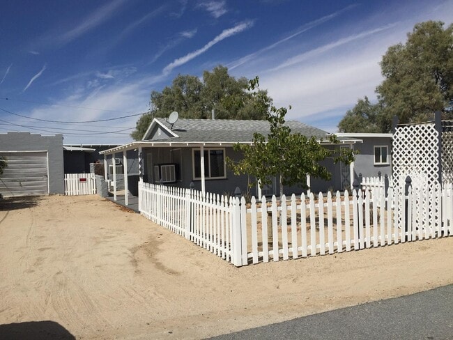 Primary Photo - 2 bed/1 bath