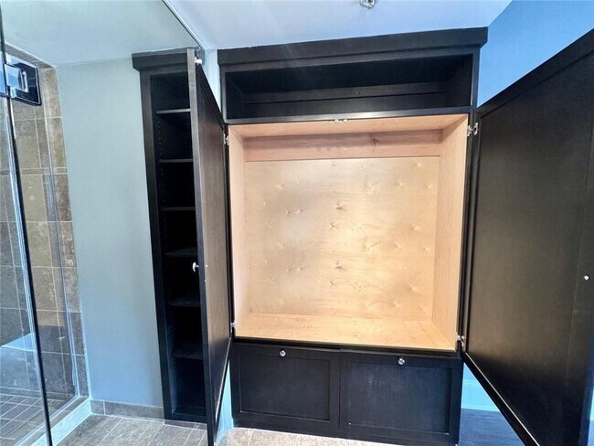 Building Photo - 199 14th St NE