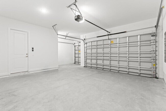 Building Photo - 10264 Field Flower Trl