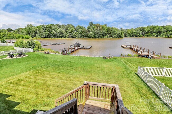 Building Photo - 136 Preston Rd