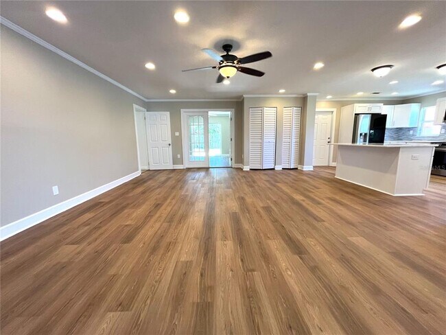 Building Photo - 3807 Belle Vista Dr E