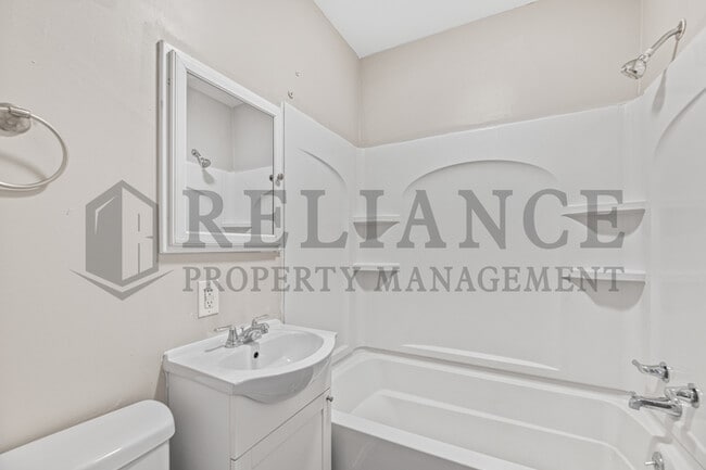 Building Photo - 645 S Poplar St