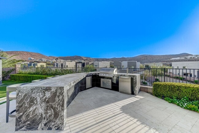 Building Photo - Distinctive Fully Furnished Estate in The Canyons!