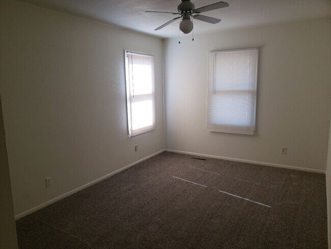 Building Photo - Very nice 4 bedroom, 3 bath home near Palmer Park