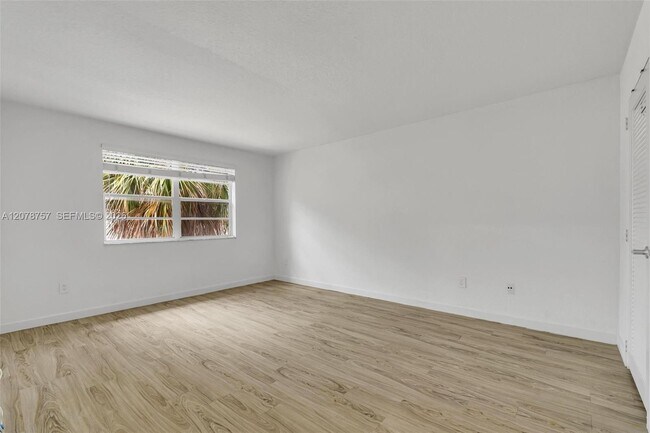 Building Photo - 4140 NW 79th Ave