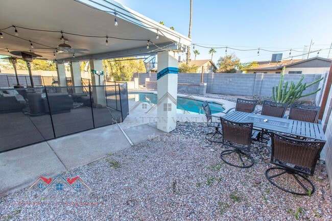 Building Photo - 1735 W Pampa Ave