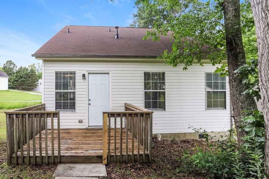 Building Photo - 1376 Camrose Ct