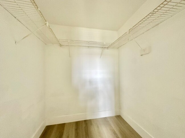 Building Photo - 8051 S Colony Cir
