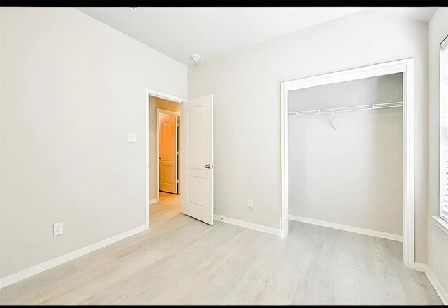 Building Photo - 20711 Winghaven Dr