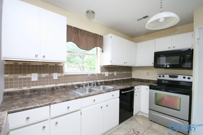 Building Photo - 105 Oakline Dr