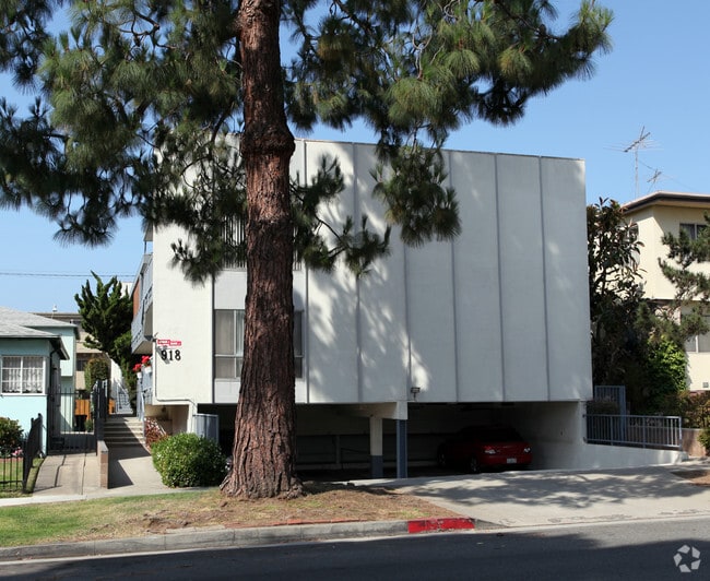 Primary Photo - 918 11th Street in Santa Monica -North of ...