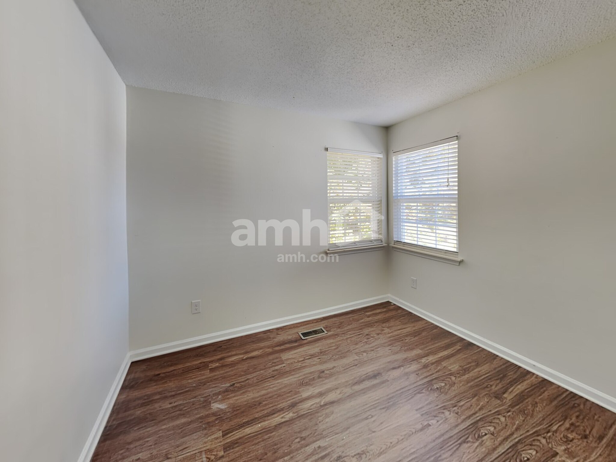 Building Photo - 8616 Warwick Crest Ln