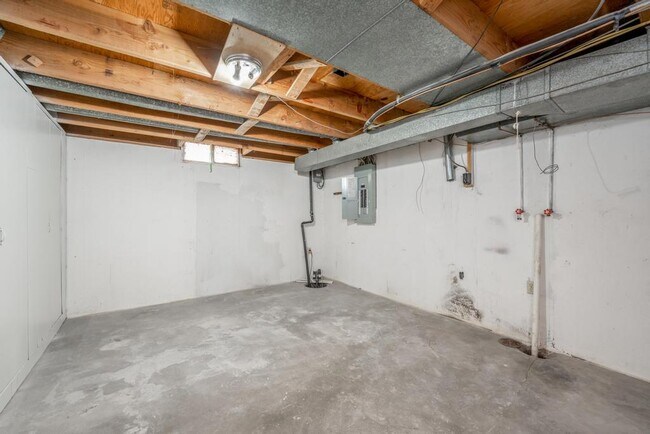 Building Photo - 1302 N Murray St
