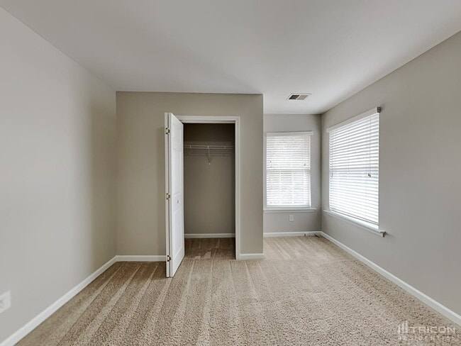 Building Photo - 121 Stoneheath Dr