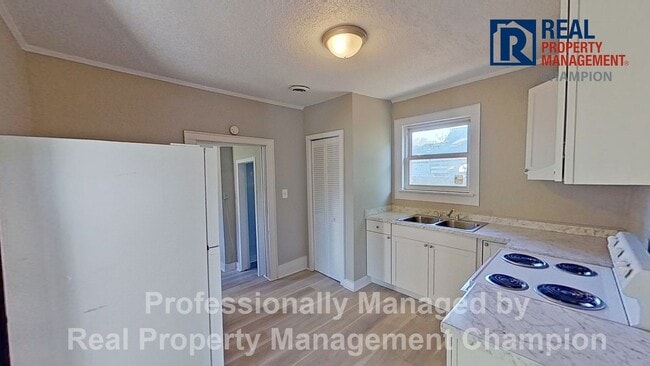 Building Photo - Recently updated 2 BD/1 BA Home in the hea...