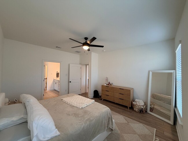 Building Photo - New Neighborhood.. Close to Barksdale Air Force Base..