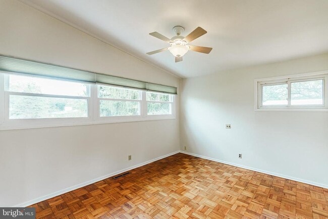 Building Photo - 548 Paddock Rd