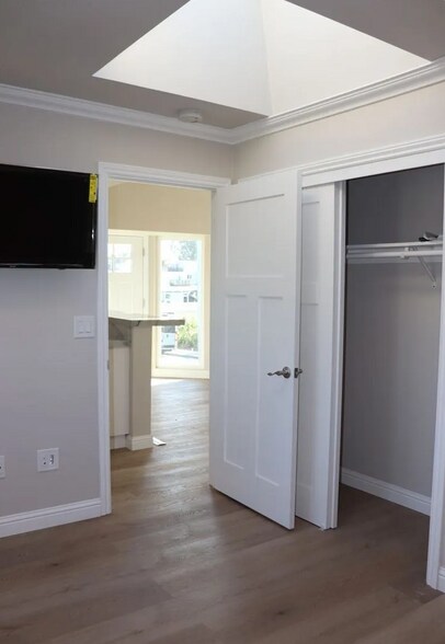 Building Photo - 902 W Cliff Dr