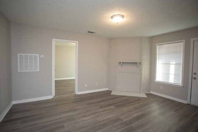 Building Photo - 309 W Marigny Cir