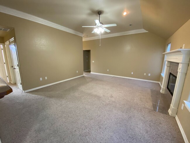 Building Photo - 221 Milas St