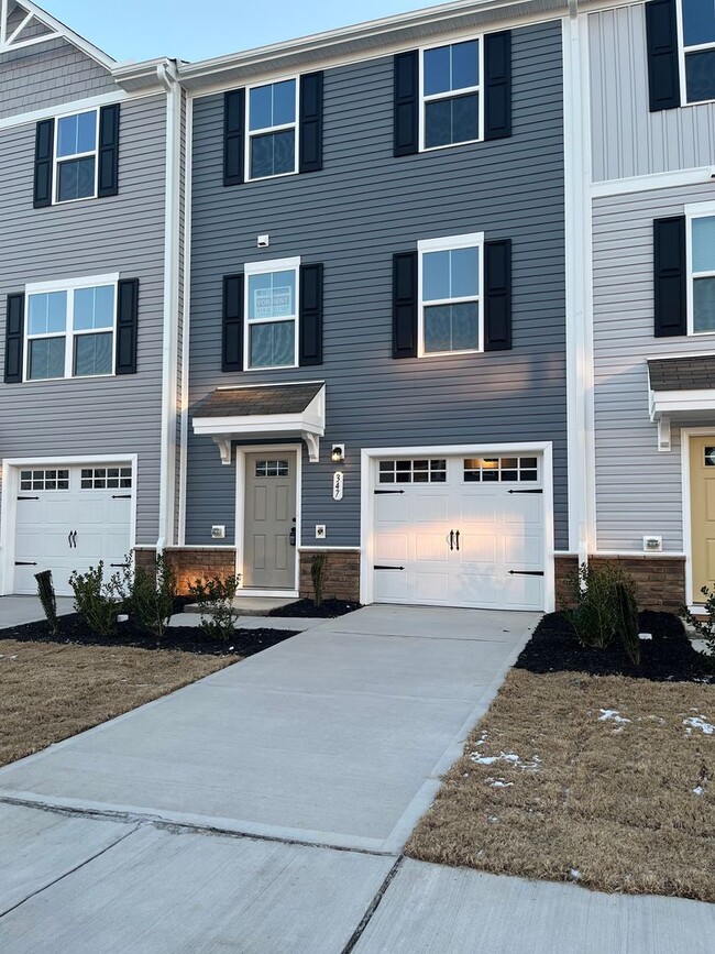 Building Photo - New Construction Townhome in Zebulon, With...