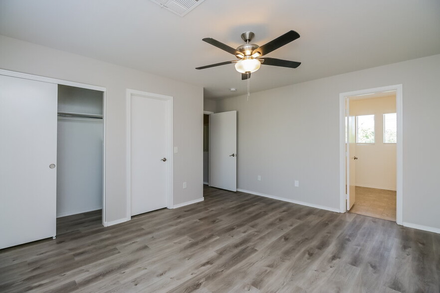 Building Photo - 1447 S Pheasant Dr