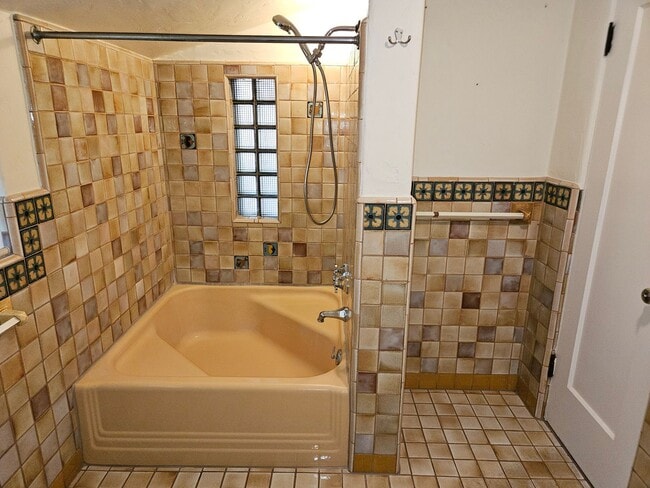 Building Photo - Stunning 1 Bed 1.5 Bath Naglee Park Home W...