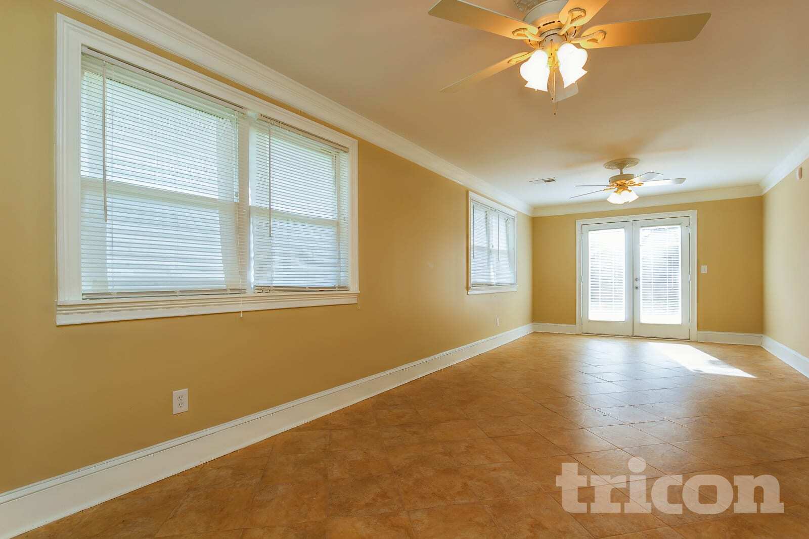 Building Photo - 6583 Oakwood Dr