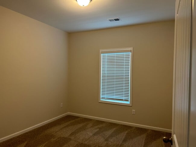 Building Photo - Brand New in Trolley Run