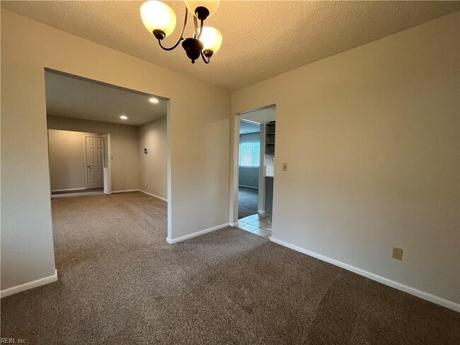 Building Photo - 3905 Brentwood Crescent